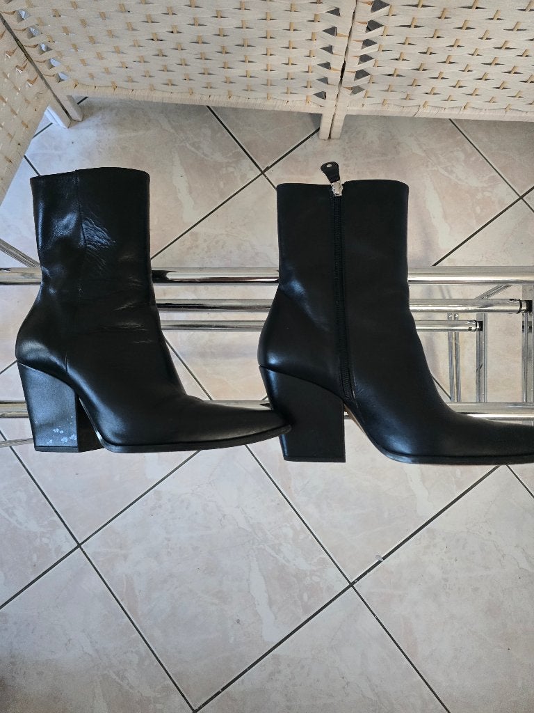 TORAL BOOTS size 39, Kleding | Dames, Verzenden, Zwart, Lage of Enkellaarzen, Zo goed als nieuw