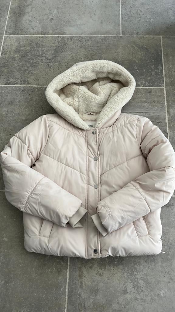 Hollister pffer winter jas S creme licht roze als nieuw!, Kleding | Dames, Jassen | Winter, Ophalen of Verzenden, Zo goed als nieuw