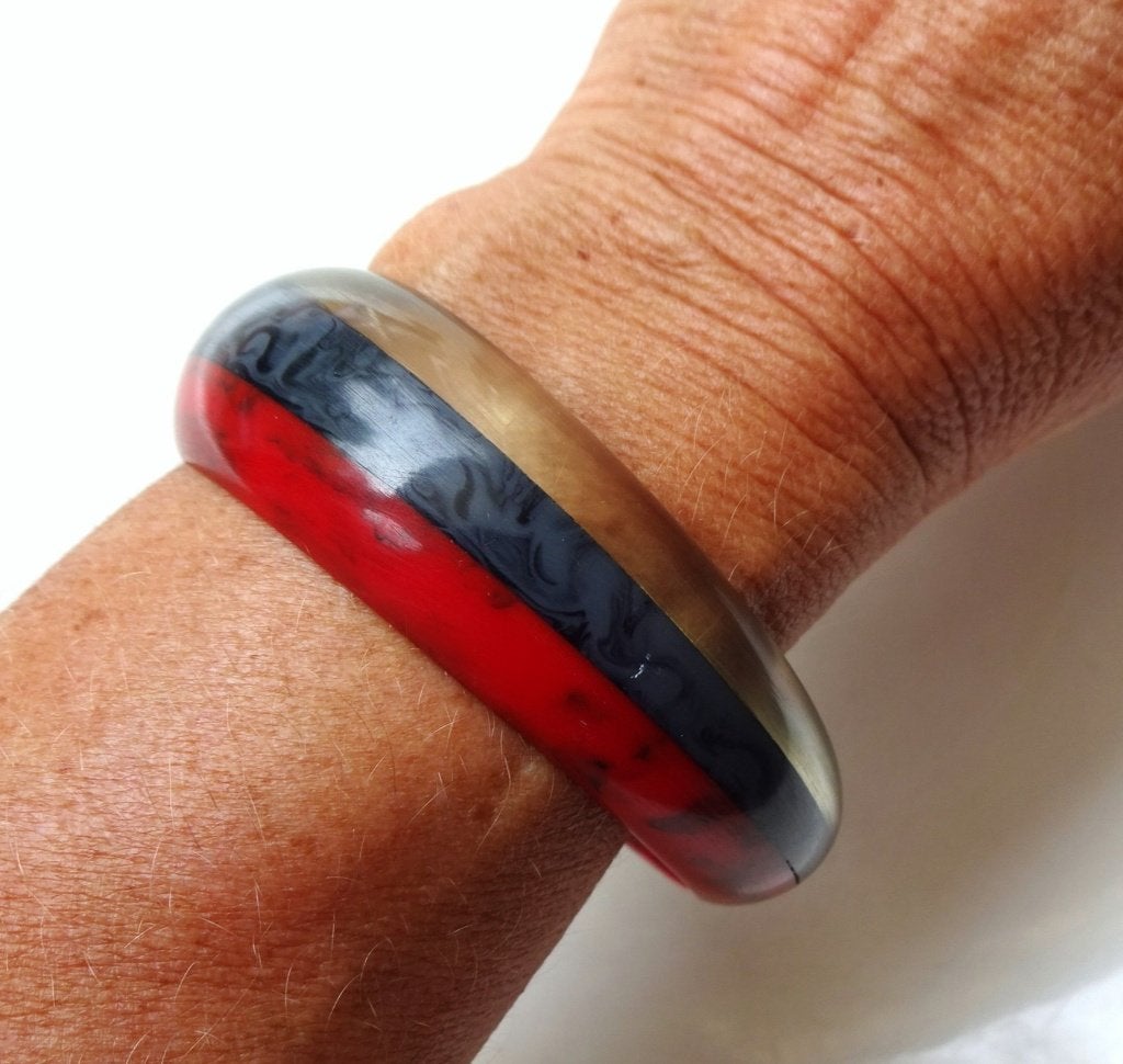 Art Deco lucite / acryl armband: gemarmerd, strepen. ca 1940, Sieraden, Tassen en Uiterlijk, Ophalen of Verzenden, Overige materialen