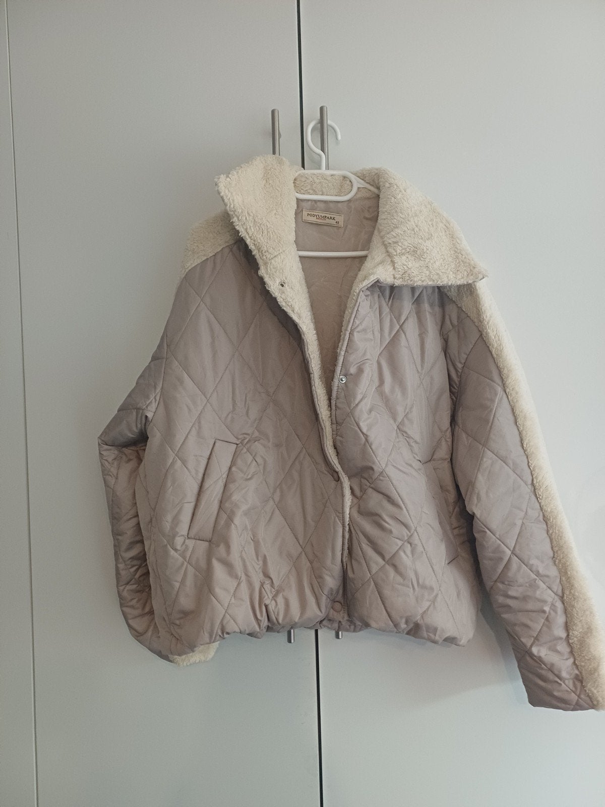 nieuwe winterjas mt 42 beige kleur, Ophalen of Verzenden, Nieuw, Maat 42/44 (L), Beige