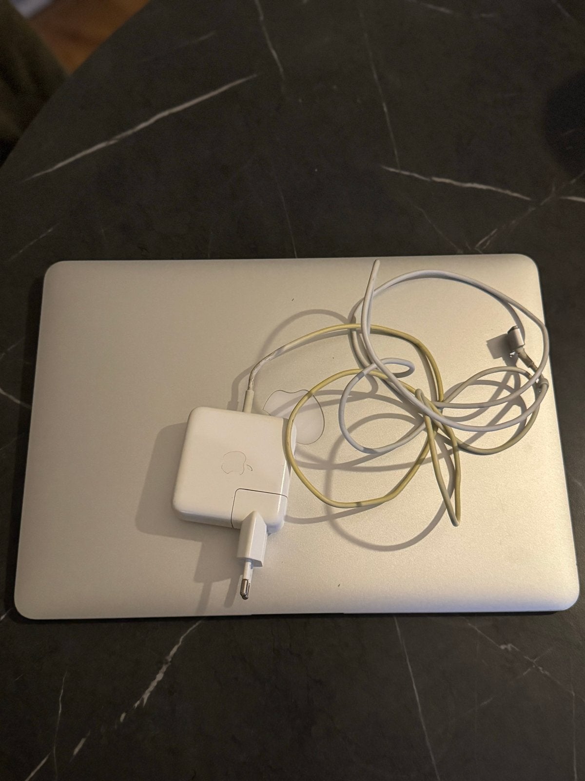 Foto 2 van MacBook Air 2017 - 13 inch, 8GB RAM, 128GB SSD