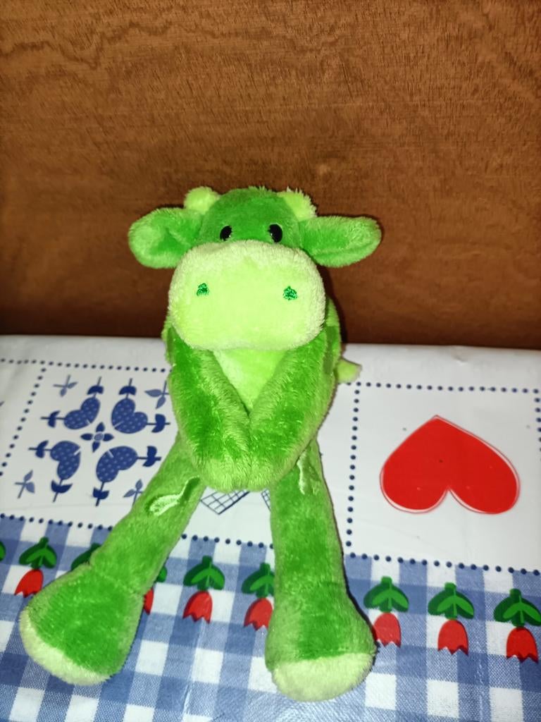 Hema groene koe knuffel met magneten in handen 22 cm, Kinderen en Baby's, Speelgoed | Knuffels en Pluche, Ophalen of Verzenden
