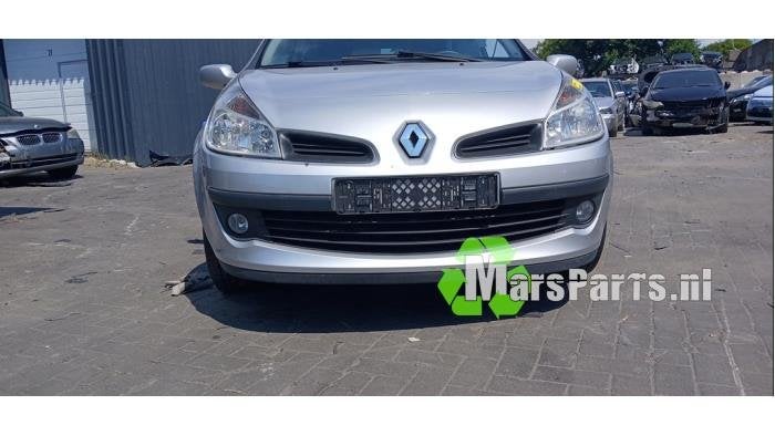 Voorbumper van een Renault Clio, Auto-onderdelen, Gebruikt, -, -, Ophalen of Verzenden