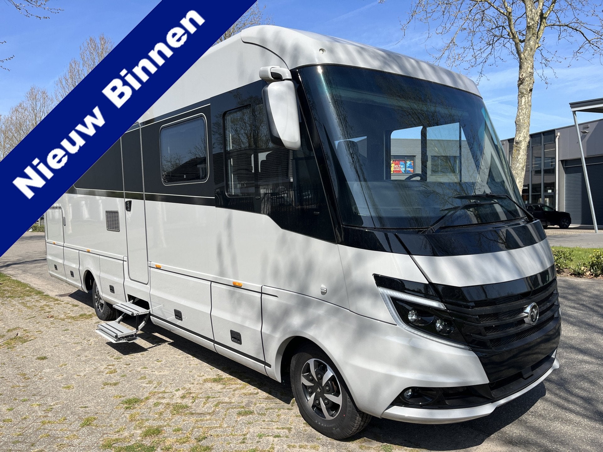 Niesmann+Bischoff Flair 920ER Retarder met Hefbed 5 personen, Caravans en Kamperen, Niesmann+Bischoff, Galliersweg 39
5349AT  OSS, NL