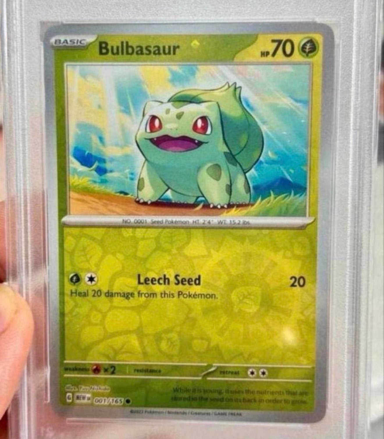 2024 POKEMON MEW EN BULBASAUR 151 Mini Tins PSA-9 001/165, Hobby en Vrije tijd, Verzamelkaartspellen | Pokémon, Ophalen of Verzenden