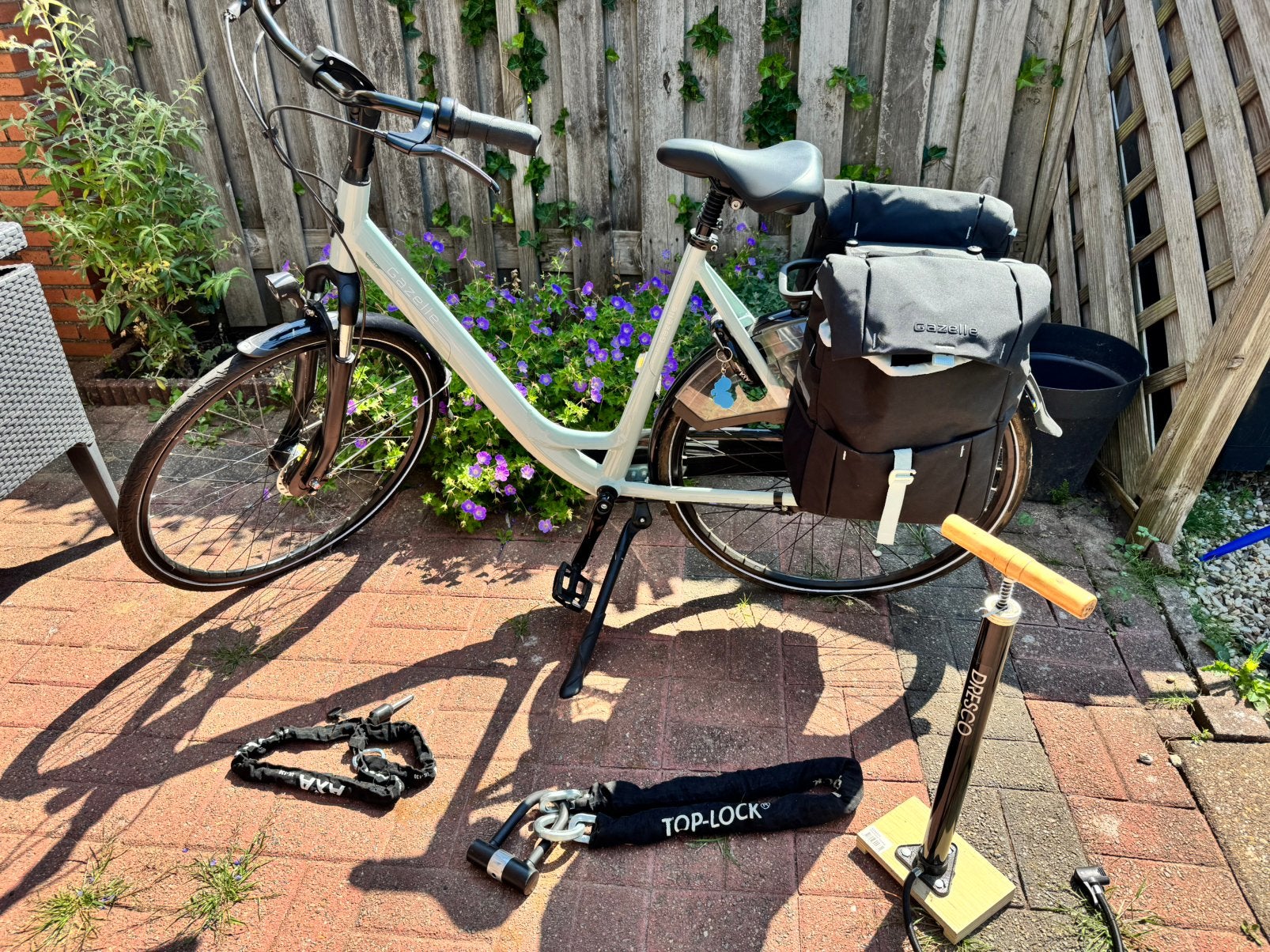 Te koop gazelle damesfiets met bijhorende fietstas en slot, 55 cm of meer, Ophalen, Zo goed als nieuw, Minder dan 10 versnellingen