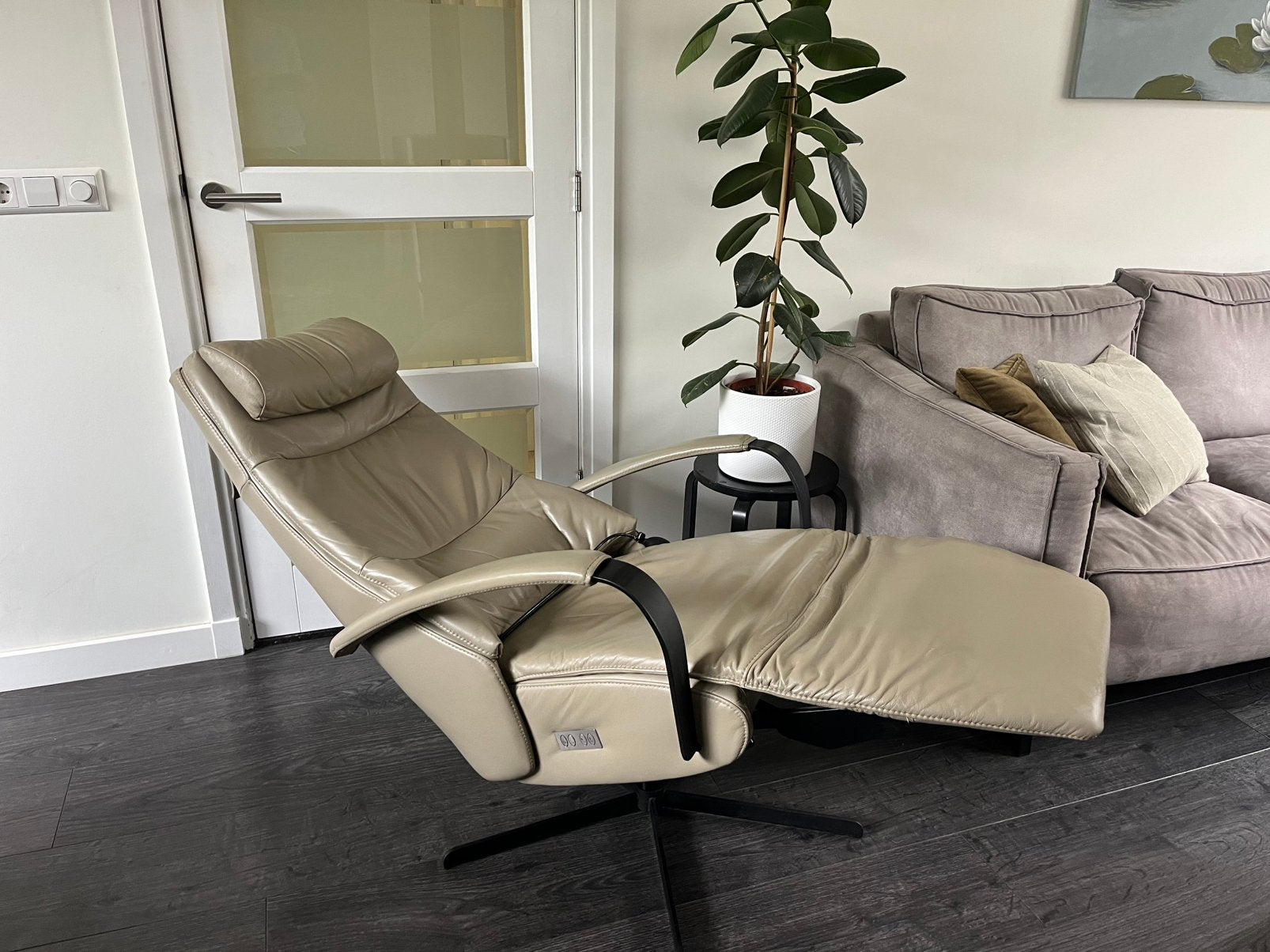 Prominent Elektrische Relaxfauteuil E100 Humberto Taupe L XL, Ophalen, Minder dan 75 cm, Leer, Zo goed als nieuw