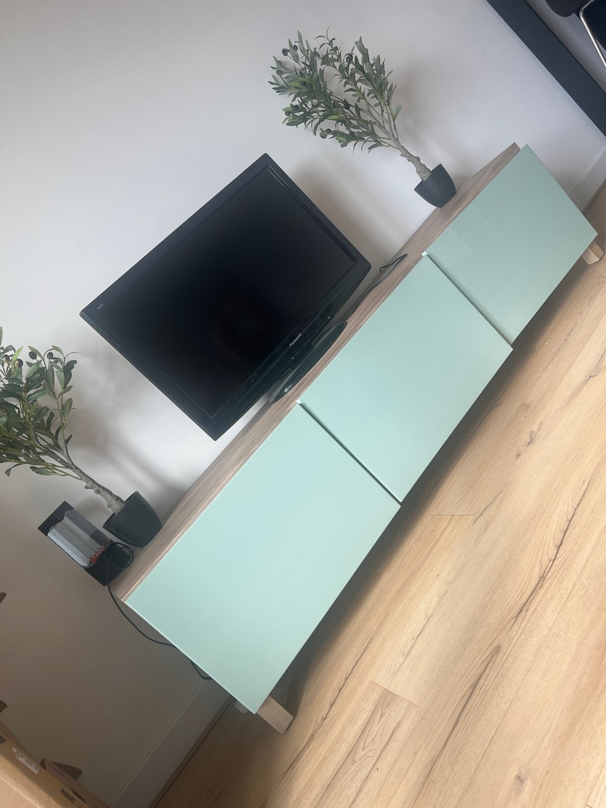 Stevige Bestå tv meubel met opbergruimte, 150 tot 200 cm, Ophalen of Verzenden, Zo goed als nieuw, Minder dan 100 cm