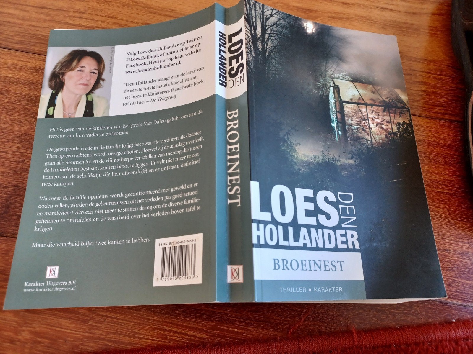 Loes den Hollander - Broeinest (Thriller), Boeken, Ophalen of Verzenden, Nieuw, Loes den Hollander, Nederland
