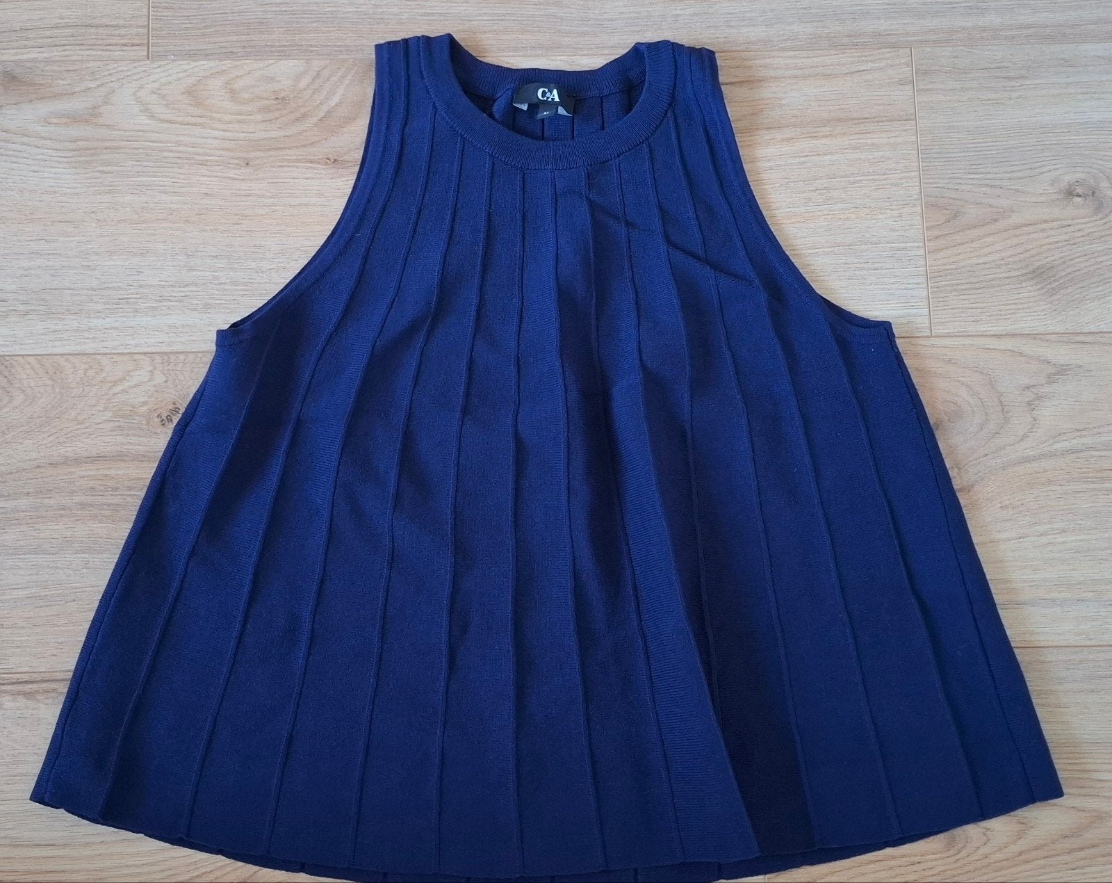 C&A Blauwe mouwloze top met plooien, maat M, Kleding | Dames, Tops, Maat 38/40 (M), Blauw, Ophalen of Verzenden, Zo goed als nieuw