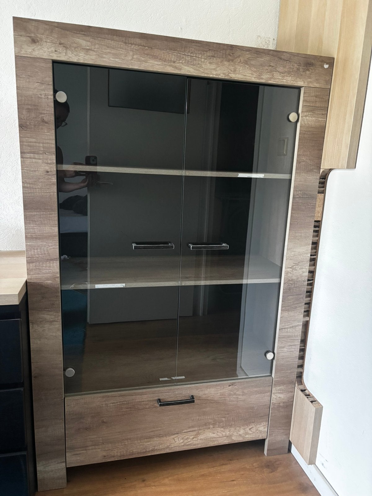 Vitrinekast (gratis), Ophalen, 100 tot 150 cm, Zo goed als nieuw, 150 tot 200 cm