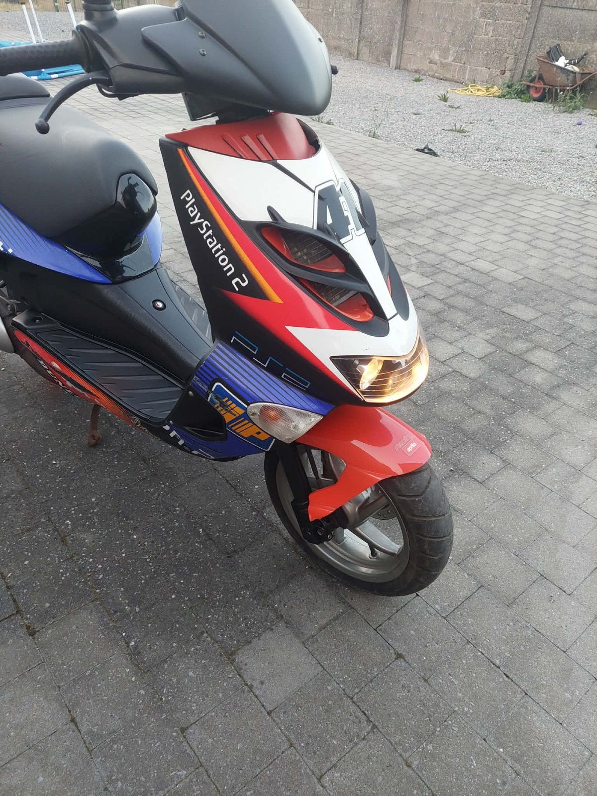 Aprilia sr50 PlayStation koopje, Fietsen en Brommers, Ophalen, Tweetakt, Gebruikt, Maximaal 45 km/u