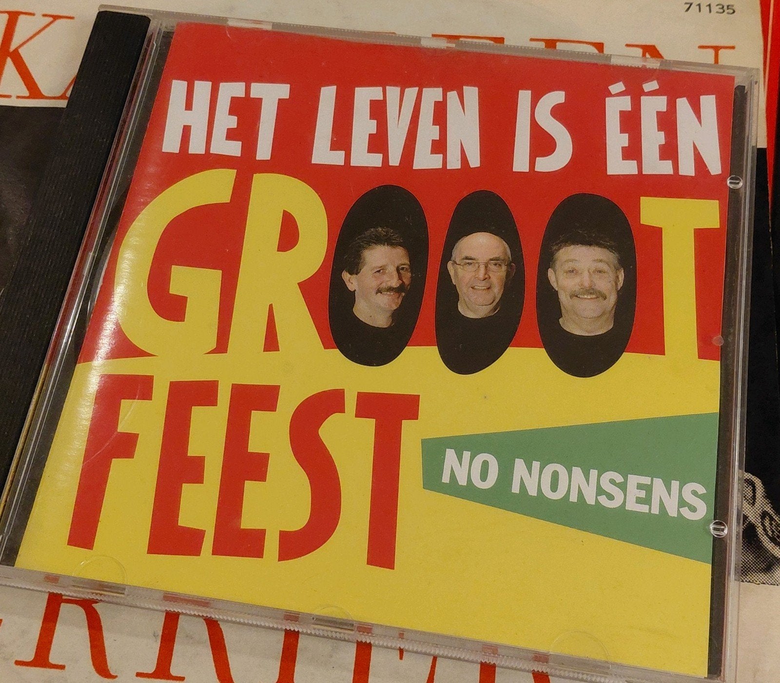 No Nonsens - Het Leven Is Een Groot Feest CD Drunen dialect, Gebruikt, Ophalen of Verzenden, Feestmuziek, Inclusief doosje