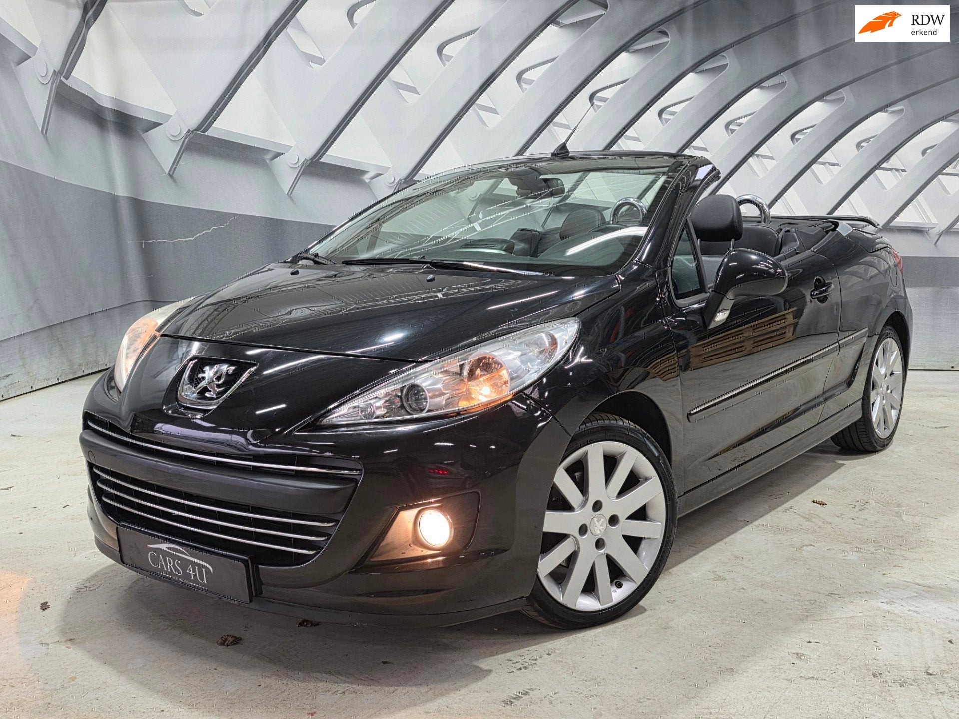 Peugeot 207 CC 1.6 Sport 156PK leer, Auto's, Peugeot, Voorwielaandrijving, Euro 5, Gebruikt, Zwart