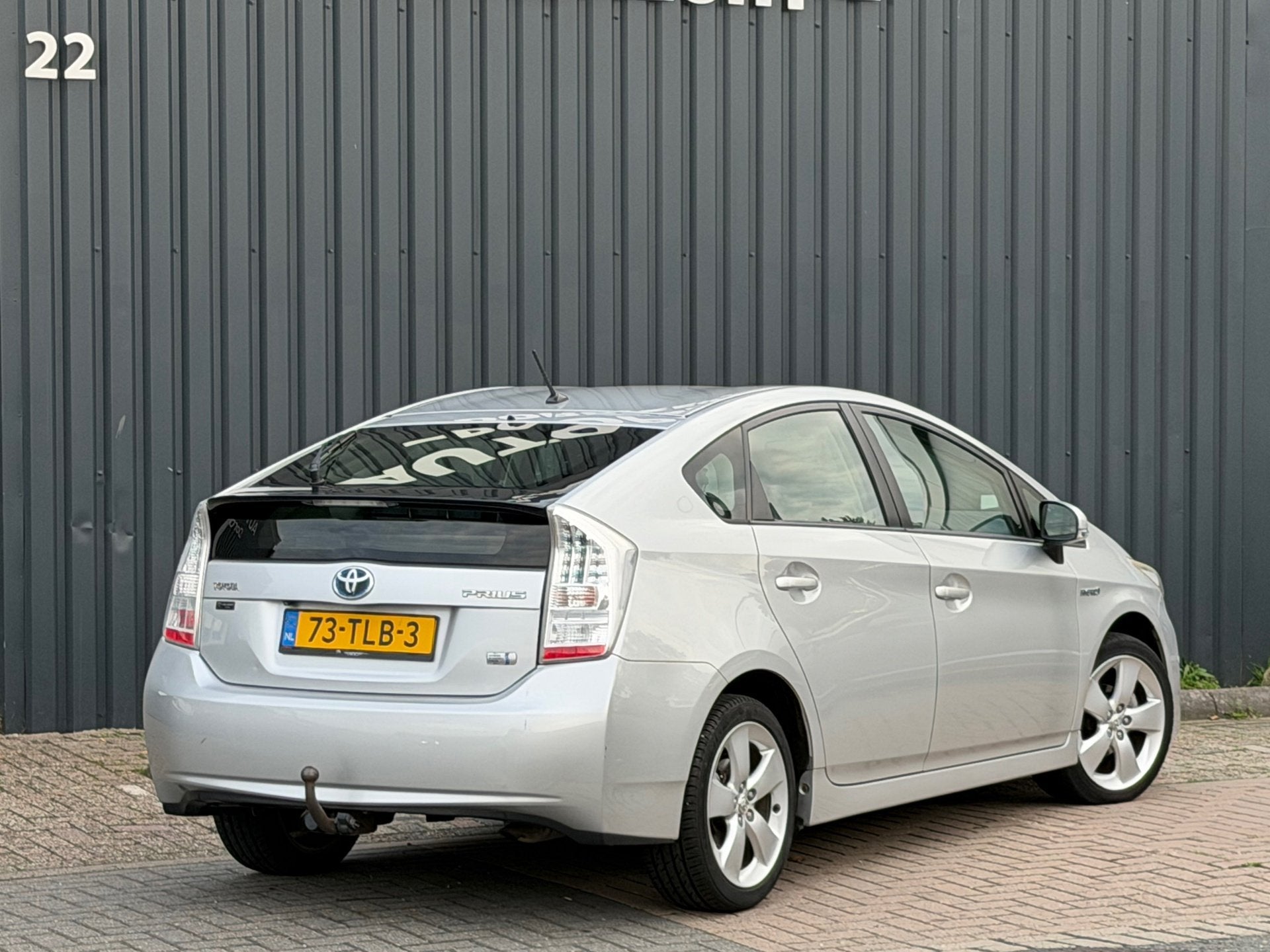 Toyota Prius 1.8 Dynamic|Camera|Trekhaak|Navi|Head-UP|Massag, Gebruikt, 4 cilinders, Bedrijf, Prius