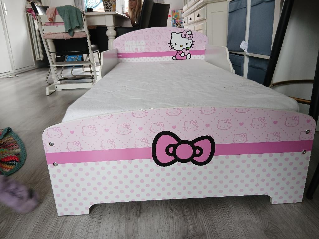 Peuterbed hello kitty, Ophalen, 140 tot 160 cm, 70 tot 85 cm, Lattenbodem