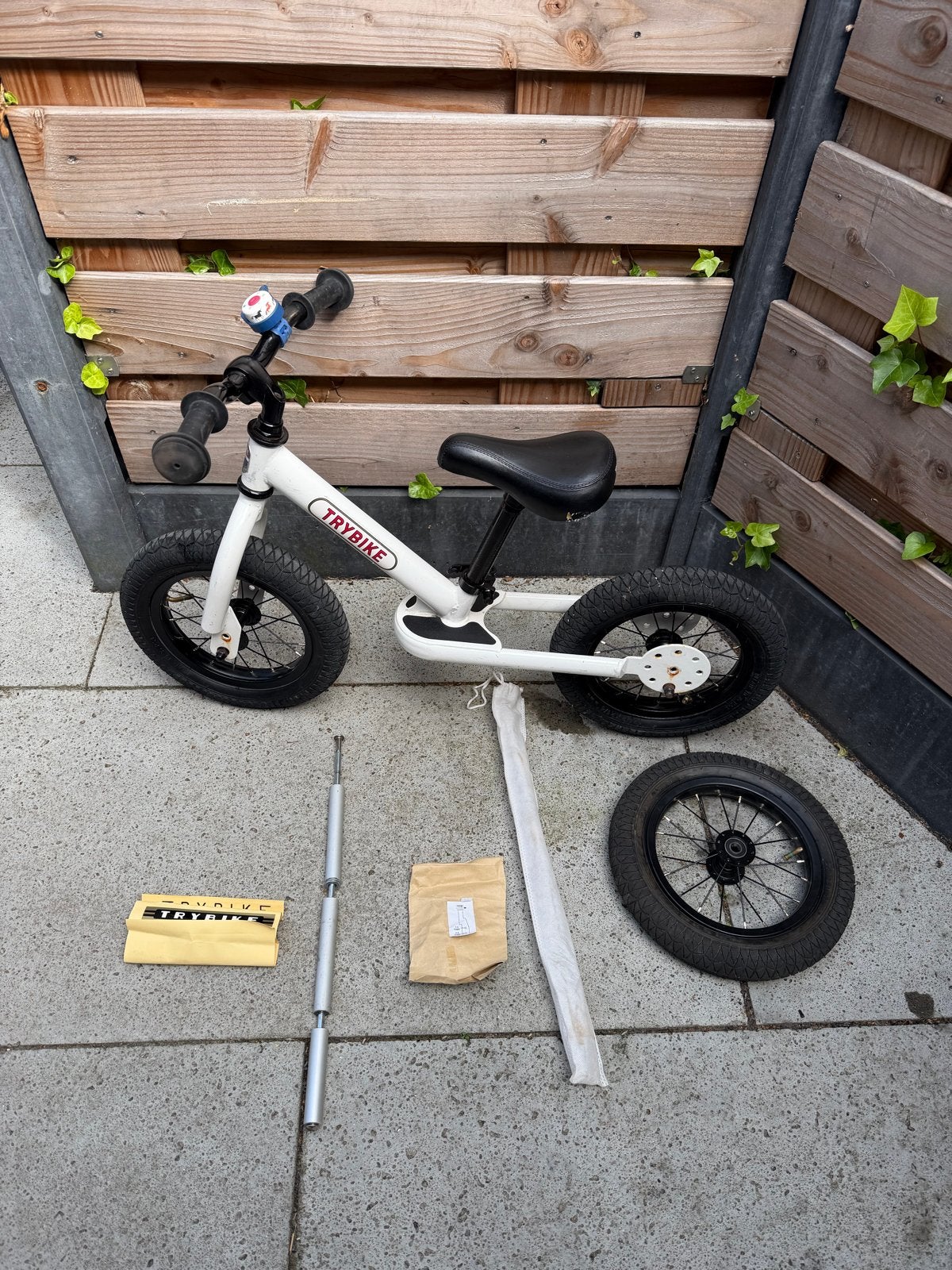 Trybike loopfiets wit - 2-in-1 ombouwbaar, Fietsen en Brommers, Fietsen | Kinderfietsjes, Ophalen of Verzenden, Gebruikt, Velgrem