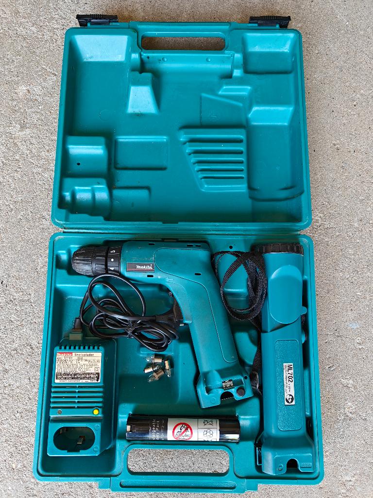 Makita accuboormachine 6019D en zaklantaarn 7,2 V, Ophalen of Verzenden, Zo goed als nieuw, Boor- en Schroefmachine