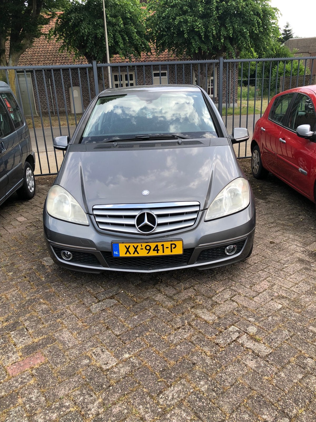 Mercedes 160A benzine 2010 airco.automatic.€3.750 ., Auto's, Mercedes-Benz, Euro 5, Zwart, 4 cilinders, Leder en Stof