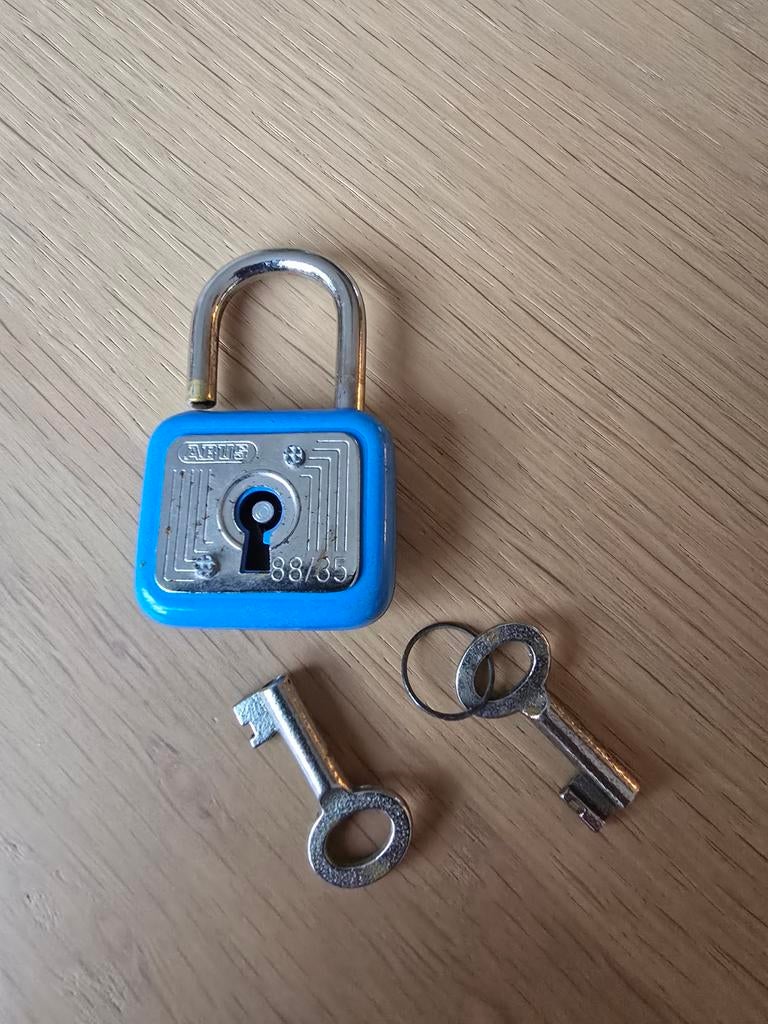 Vintage Abus blauw hangslot, 30mm met 2 sleutels €12,50, Ophalen of Verzenden