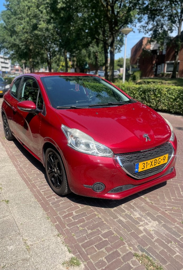 Peugeot 208 1.4 VTI 70KW/95PK 3-D 2012 gereviseerde motoRood, Voorwielaandrijving, Euro 5, Stof, Origineel Nederlands