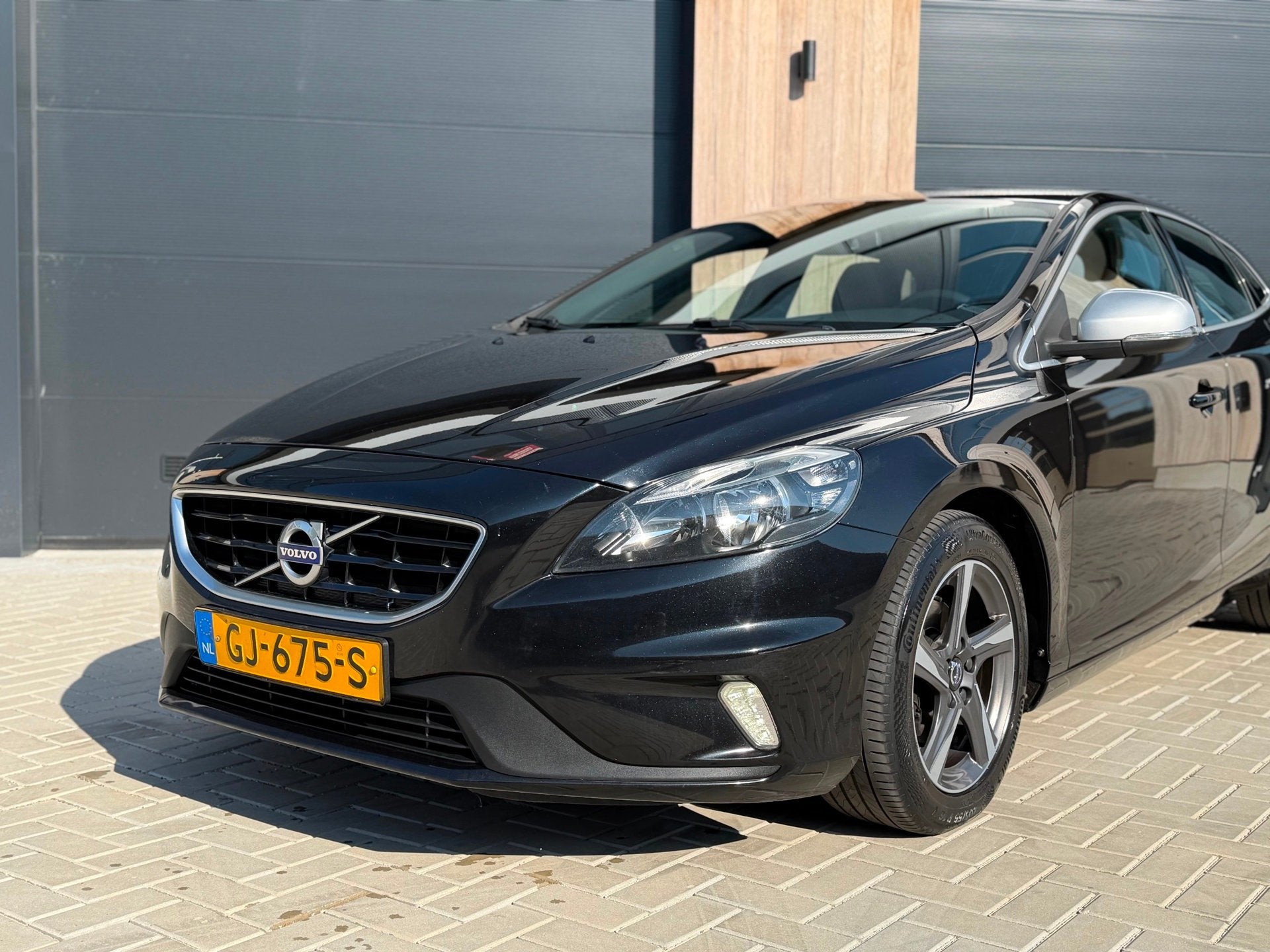 Volvo V40 2.0 D2 R-Design (bj 2015) Alcantara/Euro6/Climate/, Auto's, Volvo, Voorwielaandrijving, Gebruikt, 4 cilinders, 1969 cc