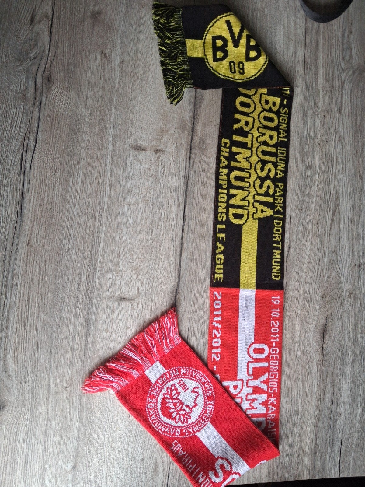 Borussia Dortmund & Olympiacos Champions League sjaal, Ophalen, Zo goed als nieuw