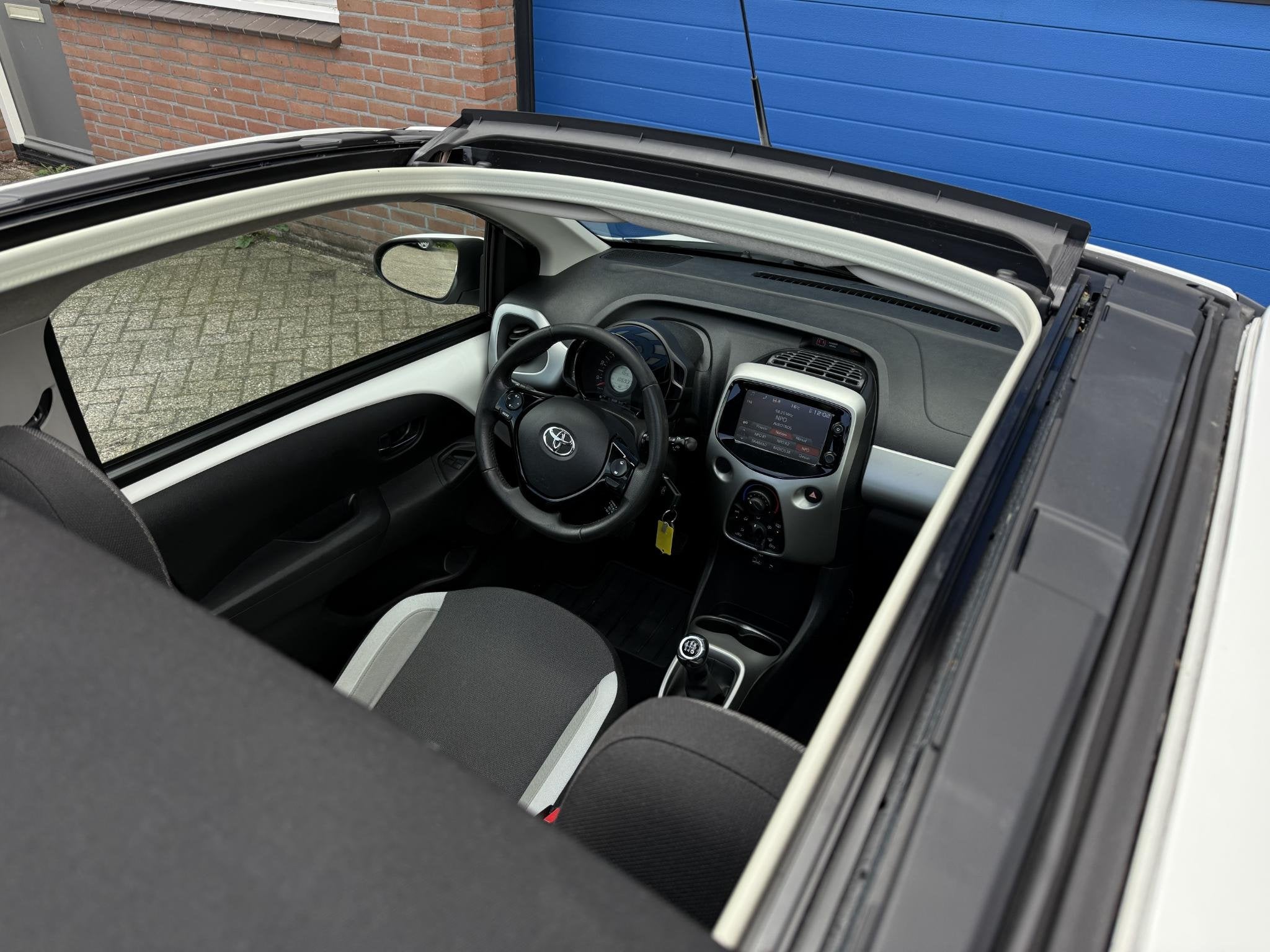 Toyota Aygo 1.0 VVT-i x-wave | Cabrio | Origneel NL | Led |, Auto's, Voorwielaandrijving, Stof, Gebruikt, Euro 6