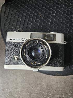 Mooie vintage Konica C35 V analoge camera jaren 70, Ophalen of Verzenden, Refurbished, Compact, Konica