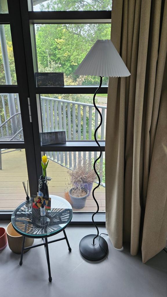 Vloerlamp Zwart - Beliani, Huis en Inrichting, Ophalen, Modern, Scandinavisch, Zo goed als nieuw, Stof