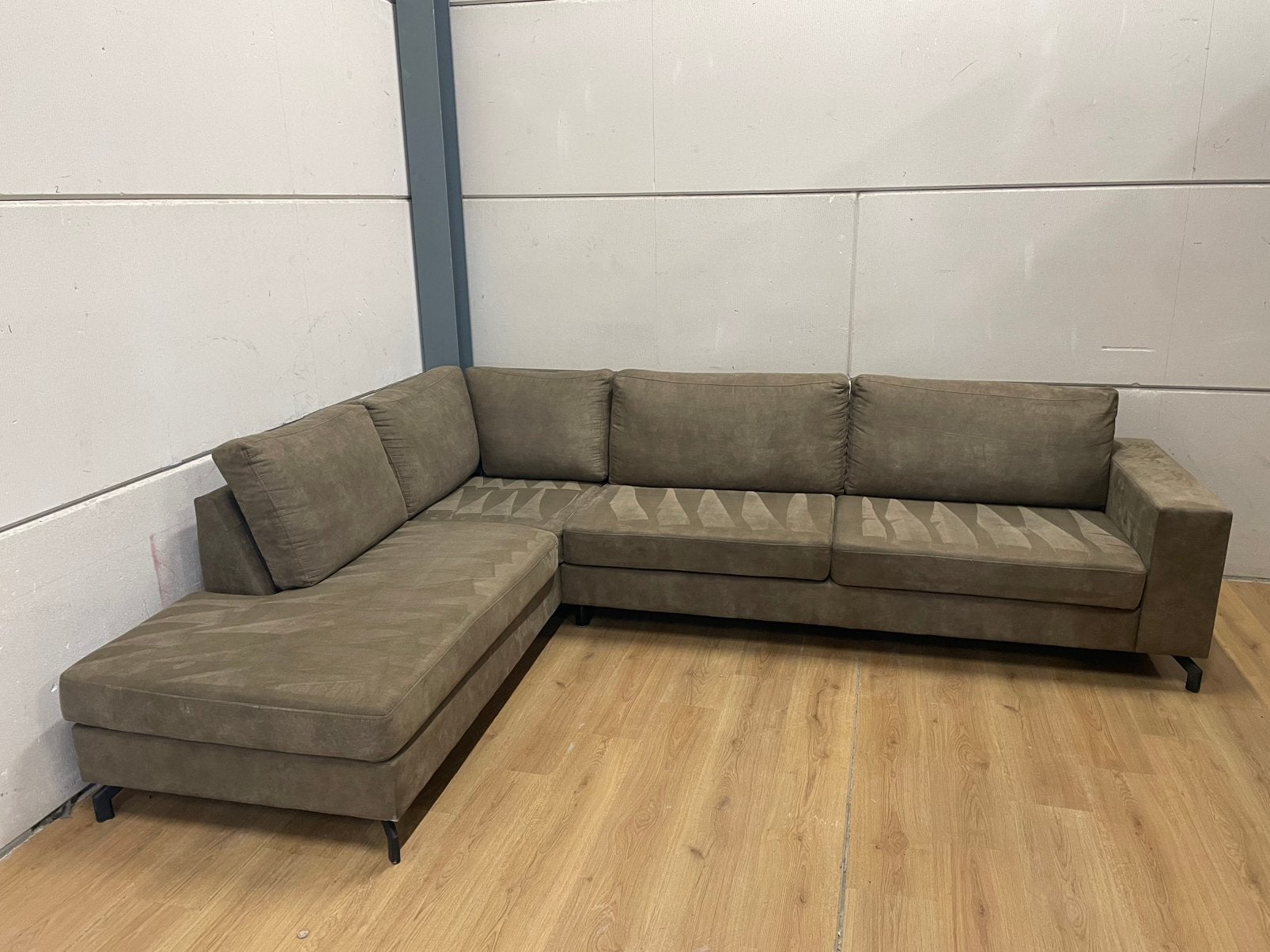 Mooie luxe suede bruine hoekbank - GEREINIGD!!!