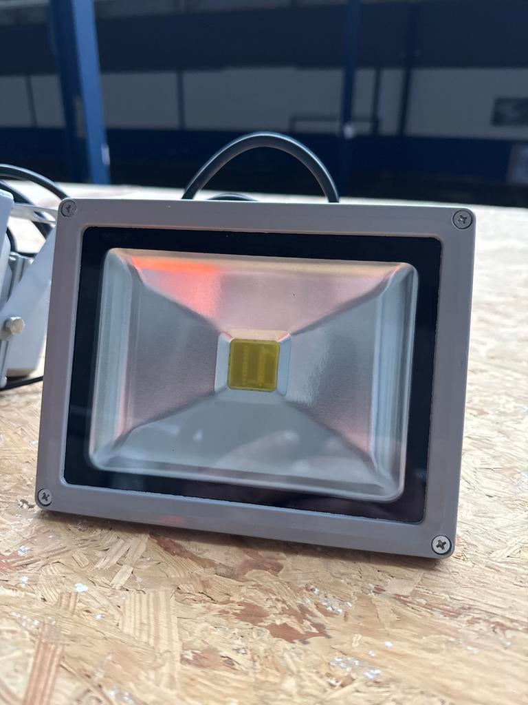 Zo goed als nieuwe 20W LED Floodlight lampen - Meerdere op v, Ophalen, Zo goed als nieuw, Nvt, Nvt