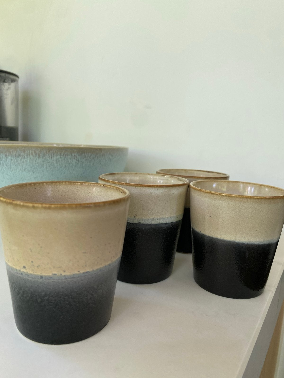 HKliving koffiekopjes zwart, beige en lichtblauw, 4 stuks, Huis en Inrichting, Ophalen of Verzenden, Zo goed als nieuw, Zwart