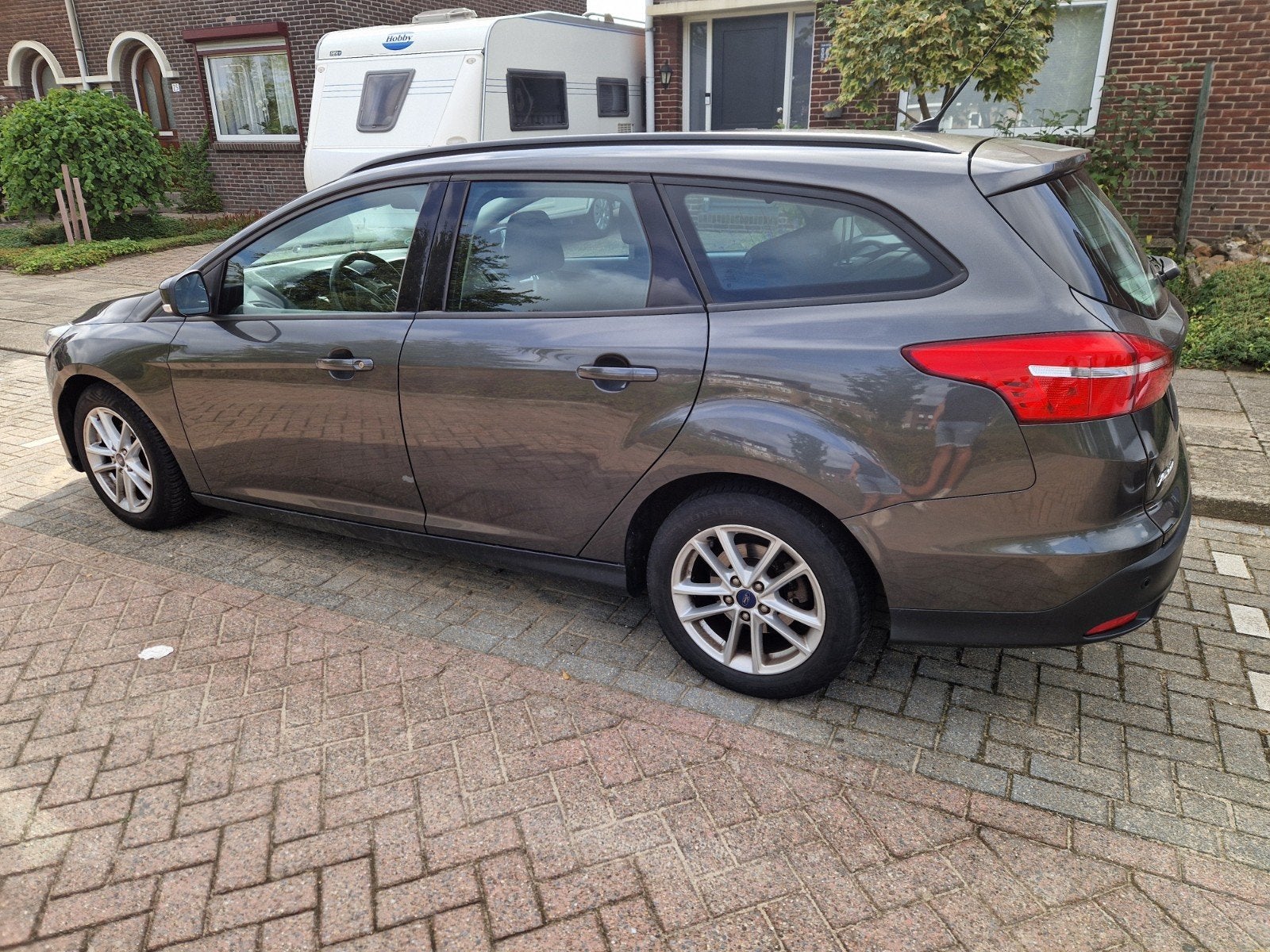 Ford Focus 1.0 Ecoboost 74KW Wagon 2016 Grijs, Auto's, Stof, Zwart, 100 pk, Origineel Nederlands