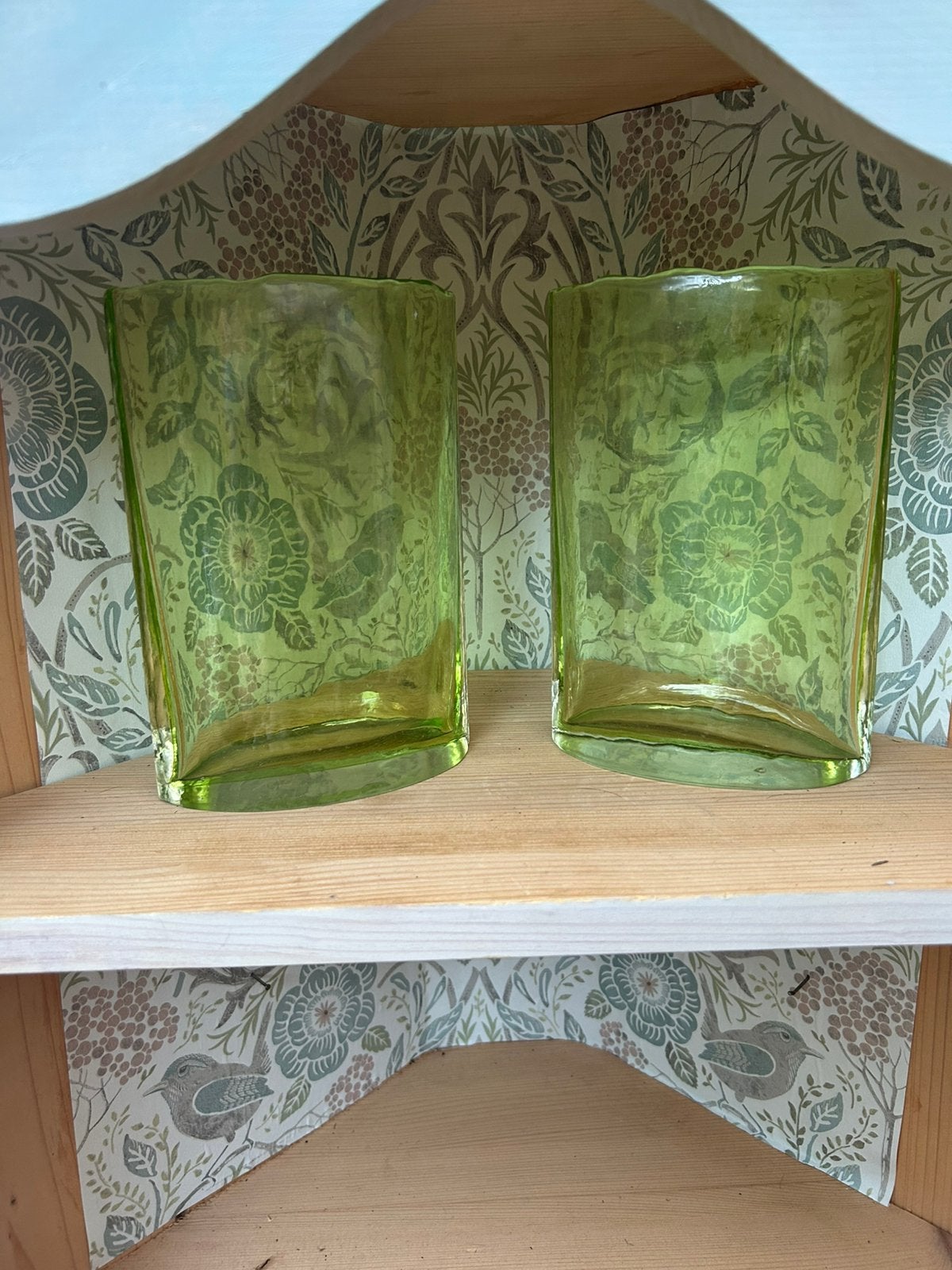 Mid-Century Modern Uraniumglas Vazen – Perfect Duo, Antiek en Kunst, Ophalen