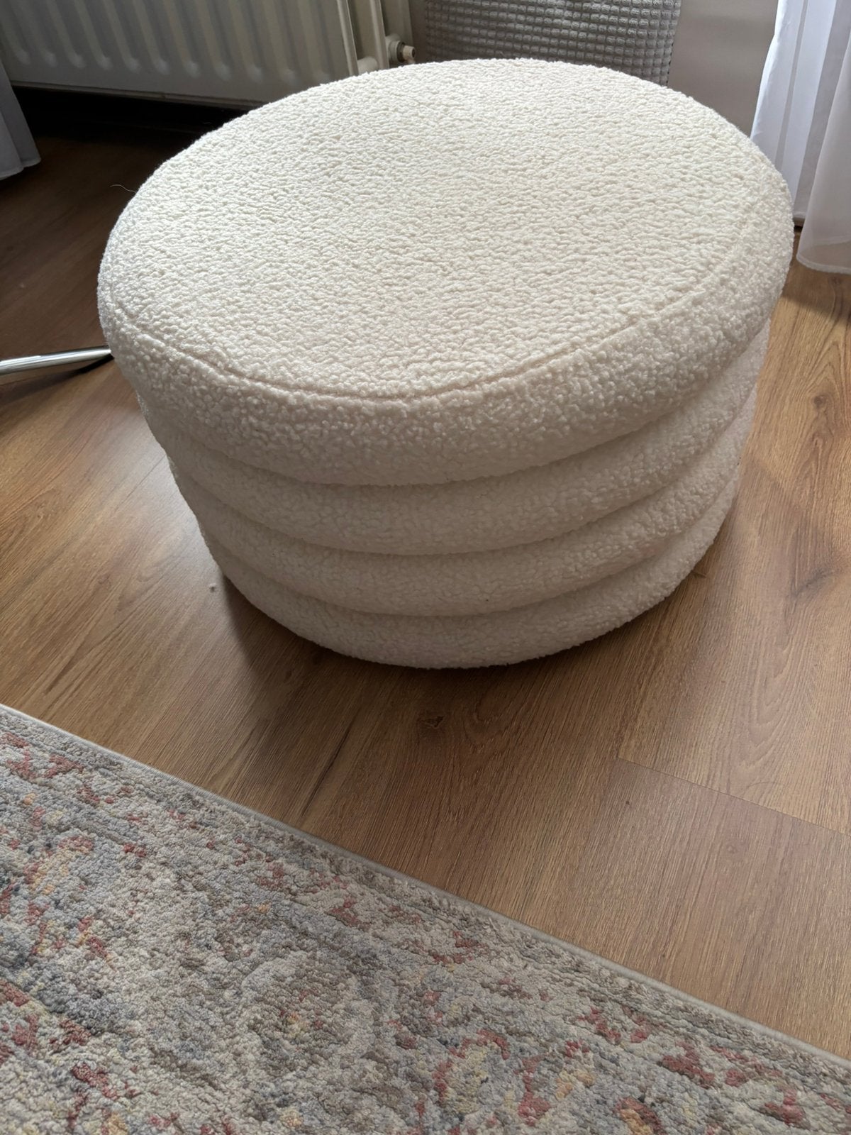 Mooie nieuwe  teddypoef te koop 20,- MOETWEG!!!!, Rond, Minder dan 50 cm, Ophalen of Verzenden, Zo goed als nieuw