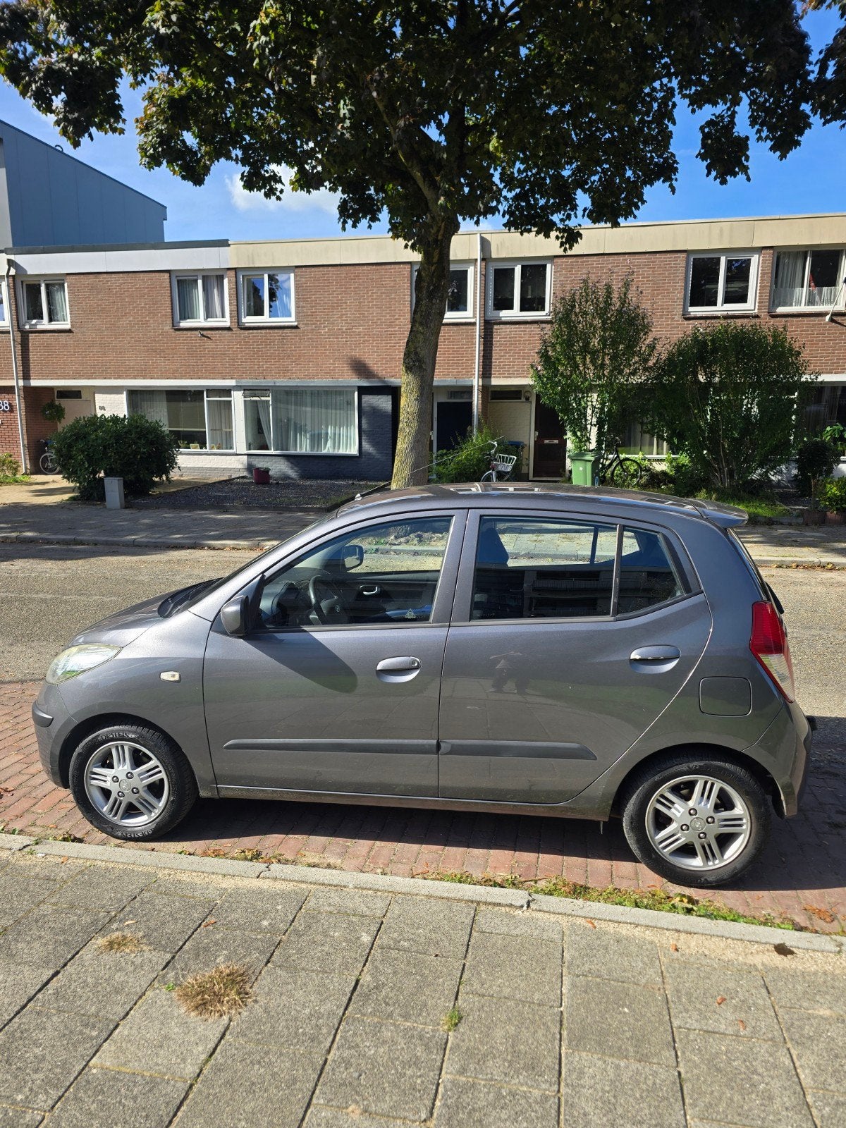 Hyundai i10 1.25 I 5DR 2010 Grijs, Auto's, Voorwielaandrijving, 450 kg, 31 €/maand, 4 cilinders