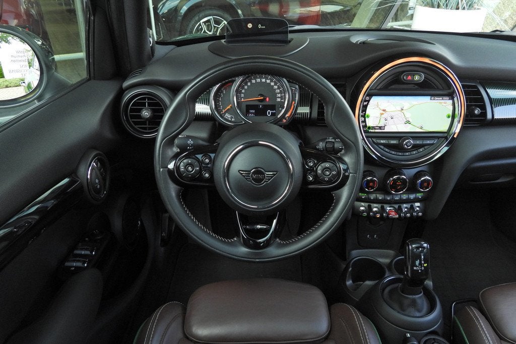MINI Hatchback Cooper Automaat / Panoramadak / Comfortstoele, Auto's, 12 maanden, Gebruikt, Euro 6, Automatische klimaatregeling