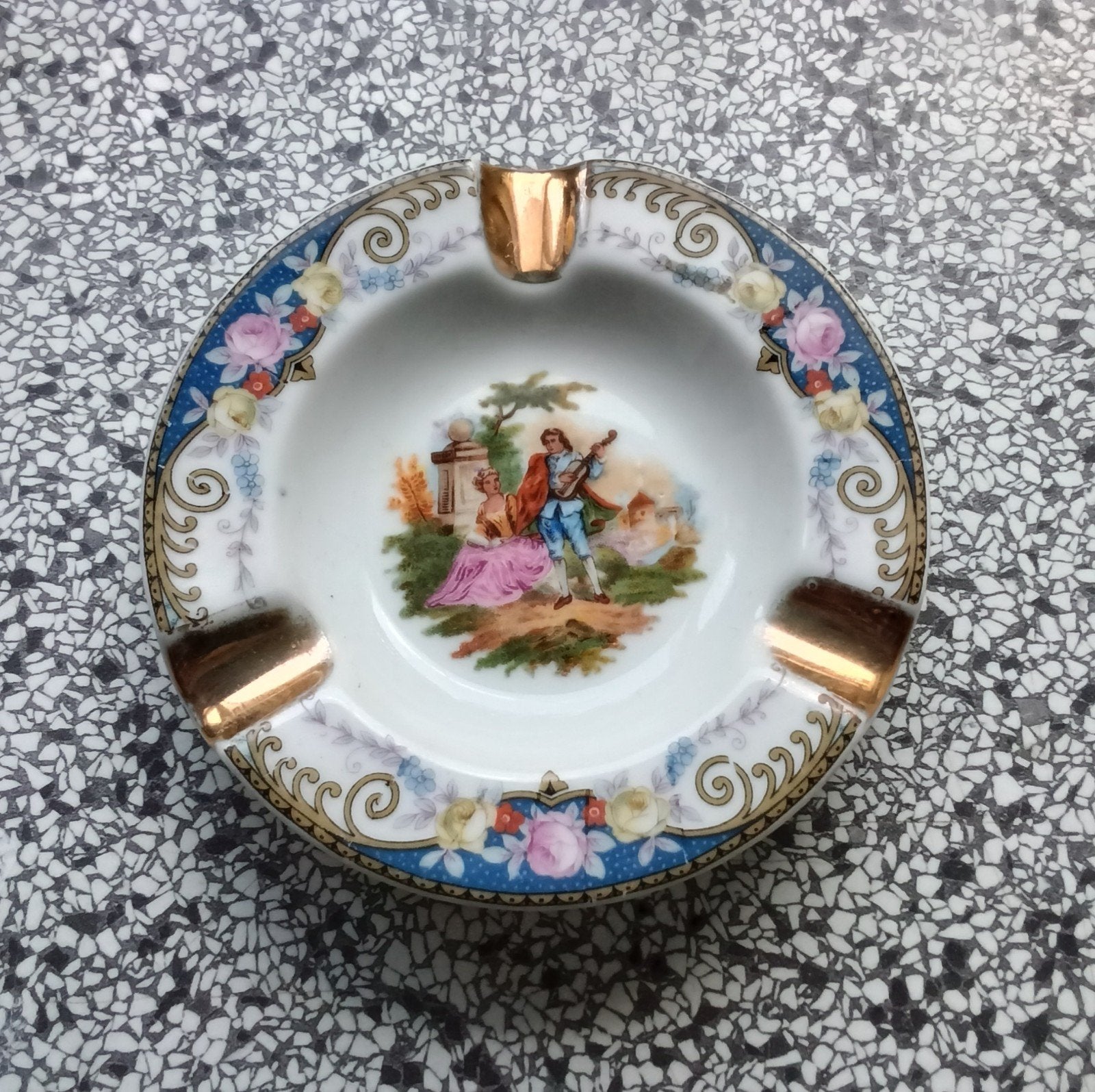 Vintage Porcelein asbak, Limoges France., Ophalen of Verzenden, Zo goed als nieuw, Asbak