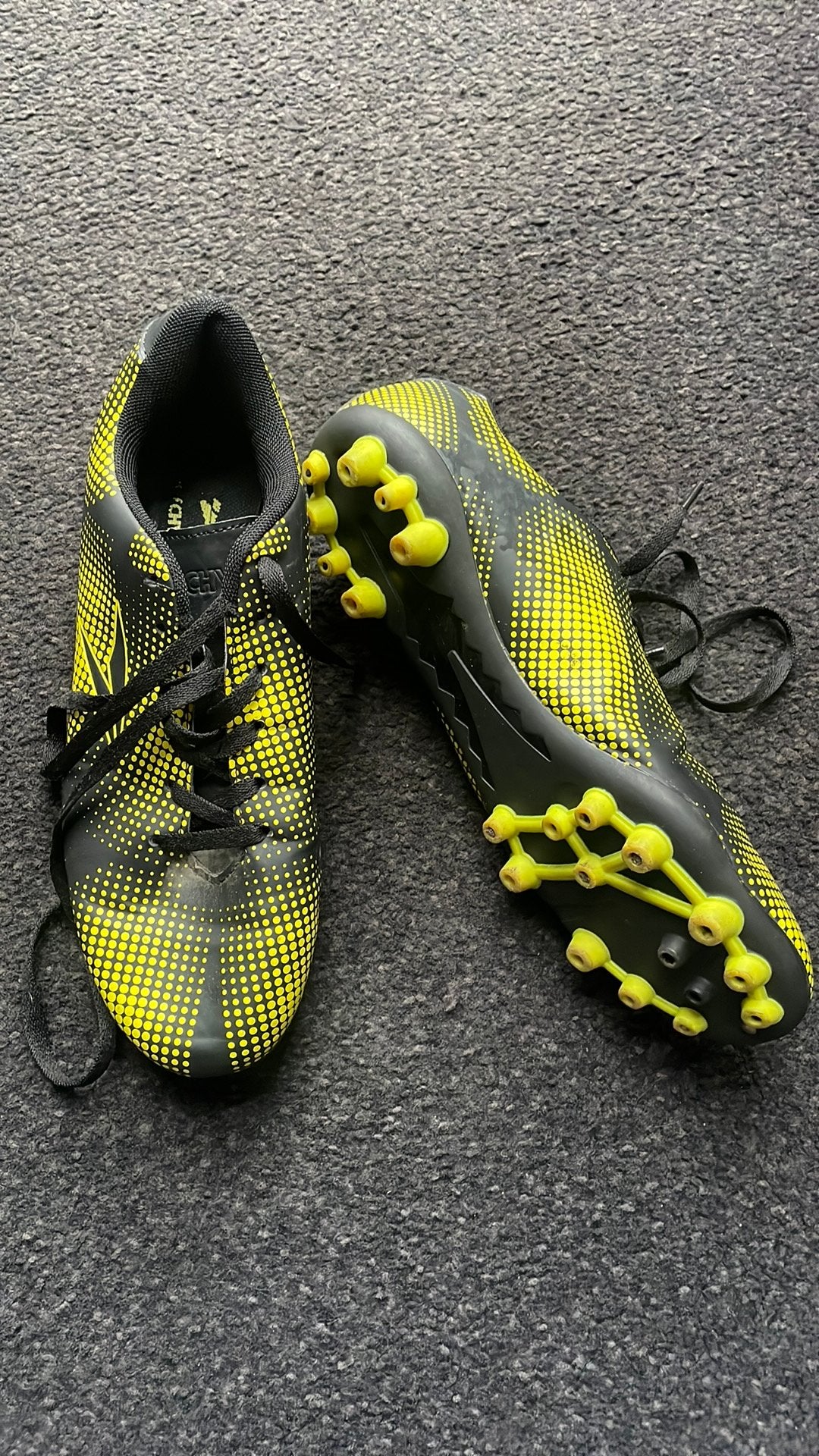 Voetbalschoenen maat 39, Maat XS of kleiner, Ophalen, Zo goed als nieuw, Schoenen