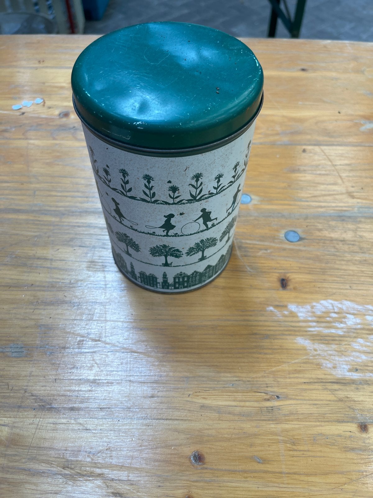 Vintage Groene Blikken Bus met Kinderen en Bomen, Ophalen