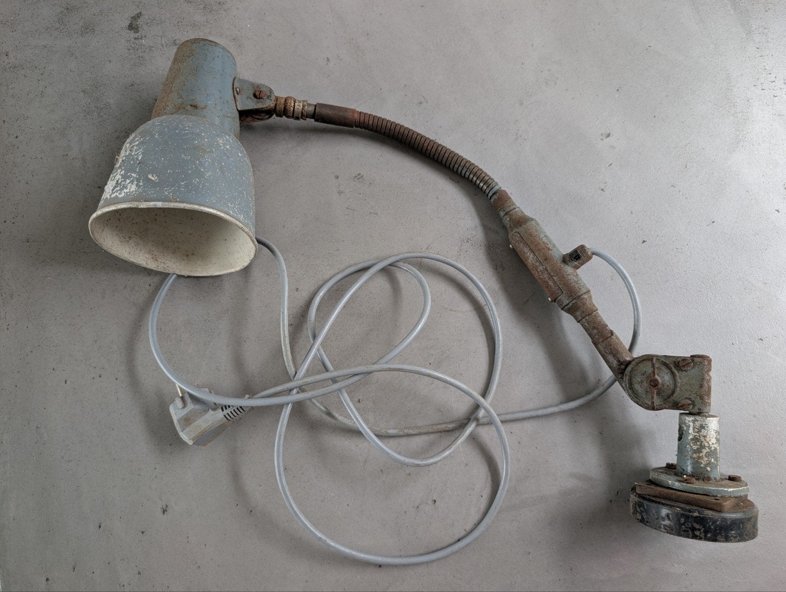 Vintage Industriële Werklamp + Magneetvoet, Jaren 60 Bauhaus, Antiek en Kunst, Antiek | Lampen, Ophalen