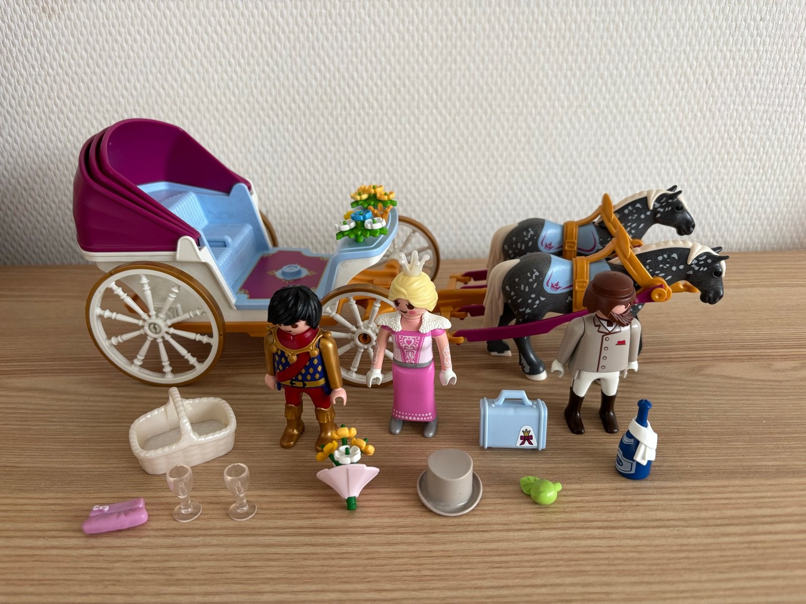 Playmobil Koninklijke Koets met 2 Paarden en Figuren, Complete set, Voertuig, Ophalen of Verzenden, Zo goed als nieuw