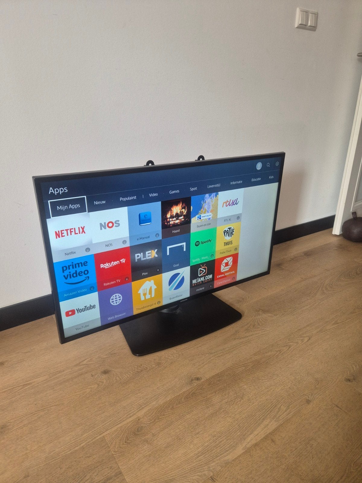 Samsung Smart TV 40" met apps en draaibare voet, Ophalen of Verzenden