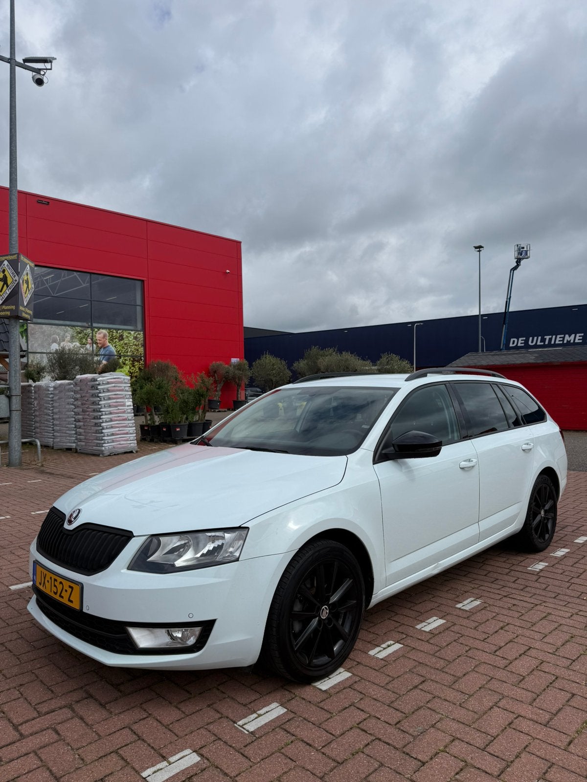 Skoda Octavia 1.0 TSI 115pk komt met nieuwe apk 2016 Wit, Auto's, Skoda, Voorwielaandrijving, 1147 kg, 620 kg, Origineel Nederlands