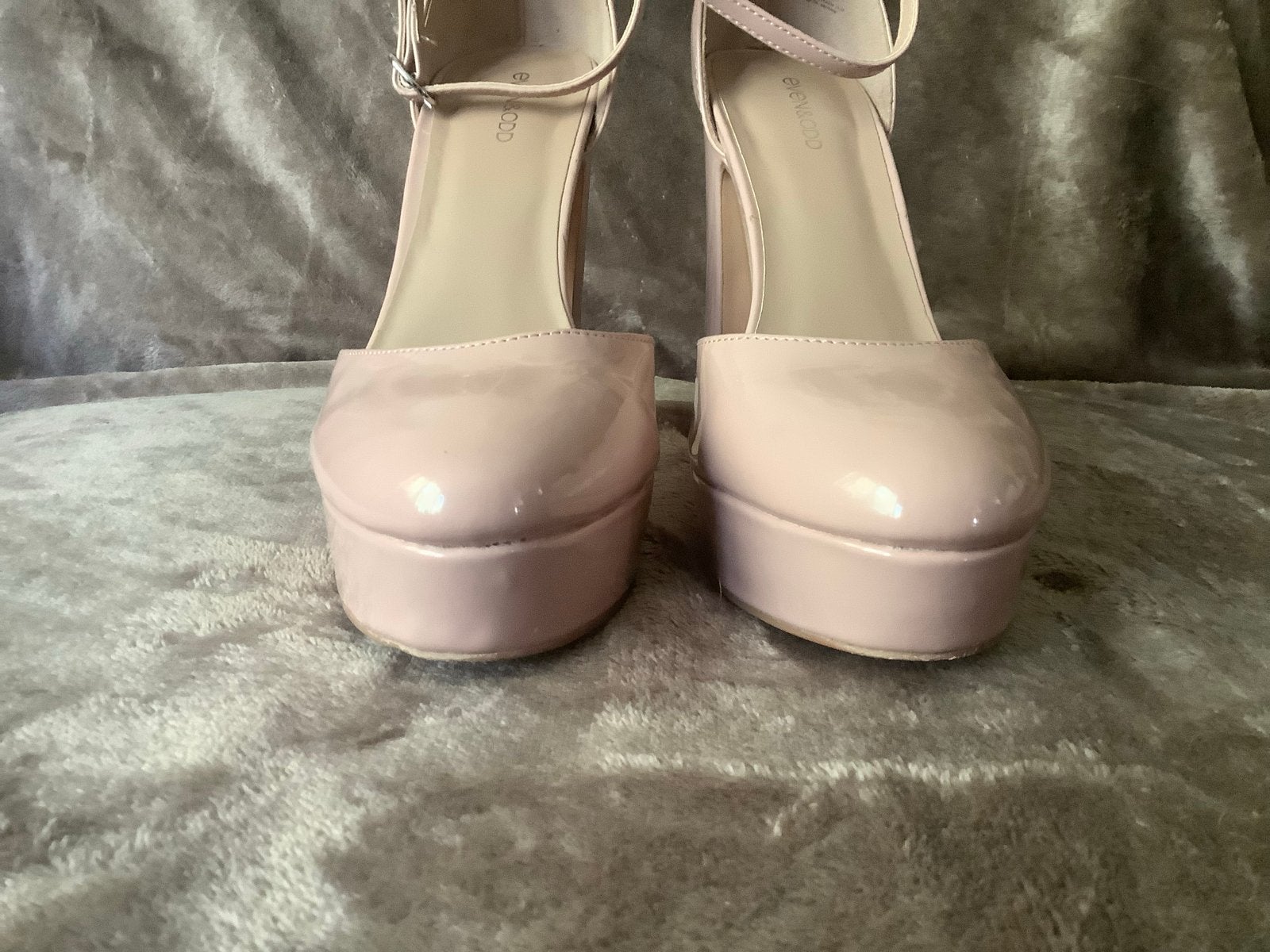 Roze lakleren plateaupumps met enkelbandje, Kleding | Dames, Ophalen of Verzenden, Zo goed als nieuw, Roze, Schoenen met hoge hakken