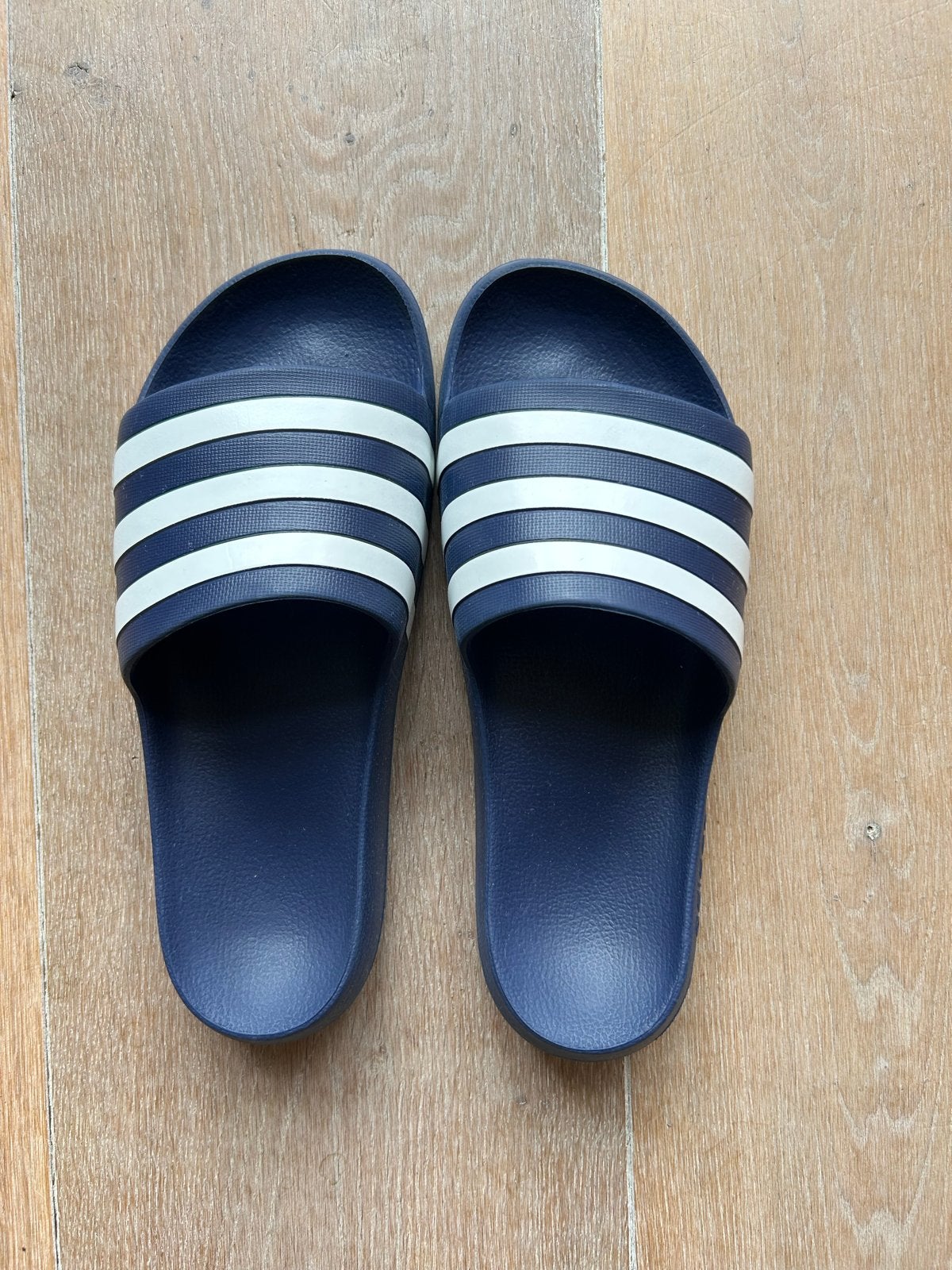Adidas slippers maat 40, Kleding | Heren, Schoenen, Slippers, Blauw, Ophalen of Verzenden, Zo goed als nieuw