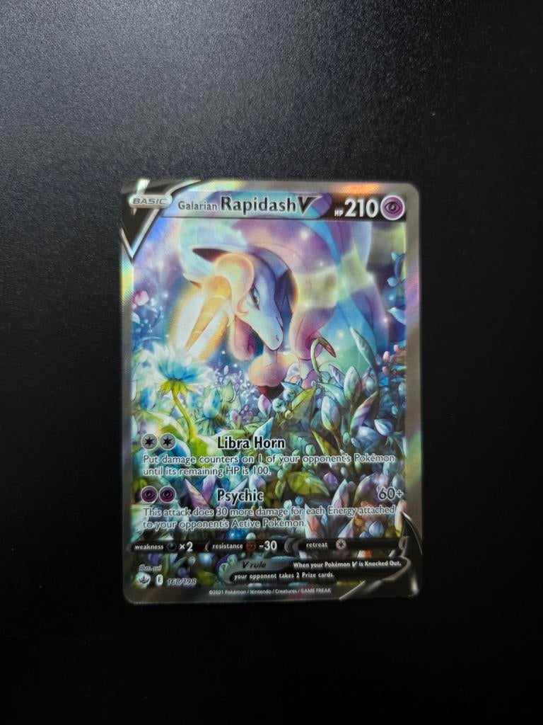 Galarian Rapidash V 168/198 Pokemon Chilling Reign, Ophalen of Verzenden, Zo goed als nieuw, Booster, Foil