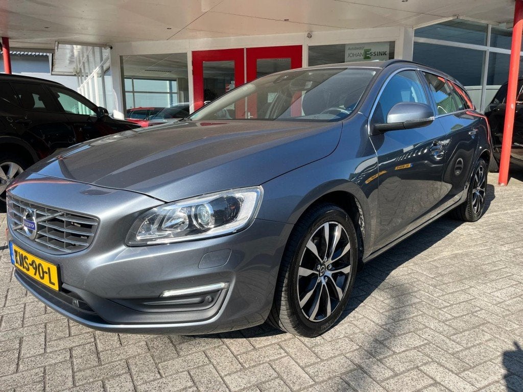 Volvo V60 1.5 T3 aut. 152PK Momentum  Dealeronderhouden Trek, Euro 6, 4 cilinders, USB, 750 kg