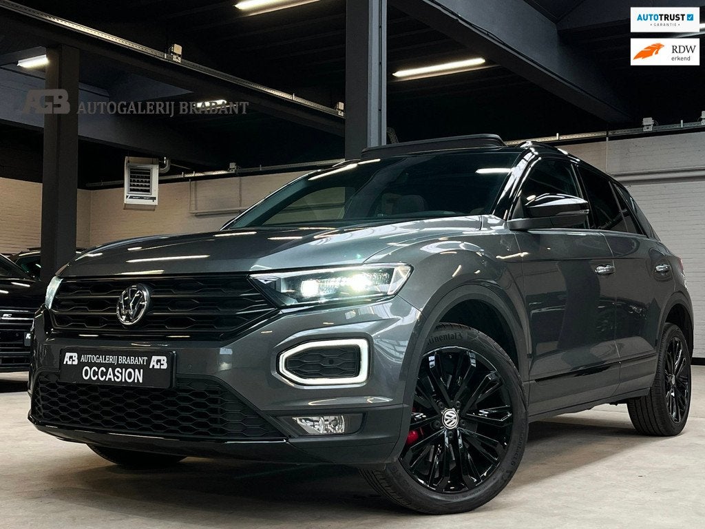 Volkswagen T-Roc 1.5 TSI Sport Pano/Carplay/Camera, Auto's, Volkswagen, Gebruikt, Zwart, 150 pk, Leder en Stof